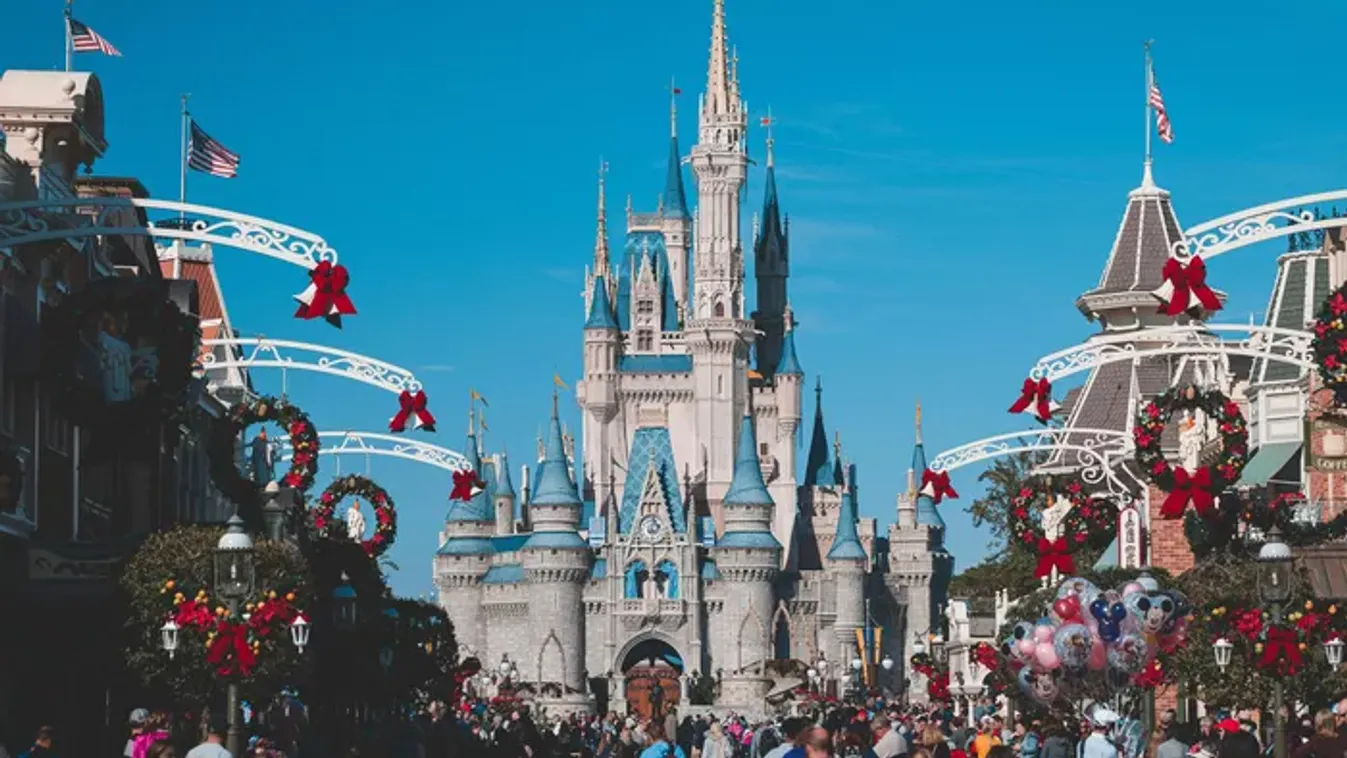 Gyomorforgató: kilencéves kislányt akart elvenni egy férfi Disneylandben