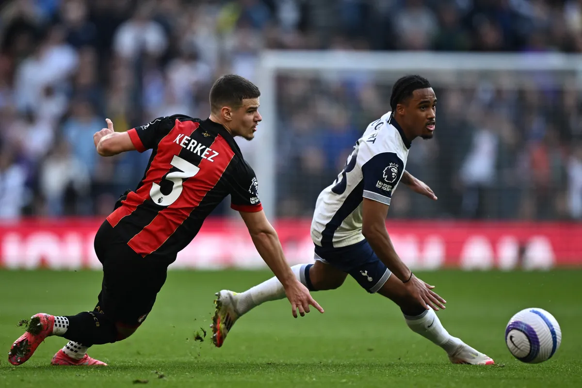 Kerkez Milos a Bournemouth csapatában a 3-as számú mezben játszott 