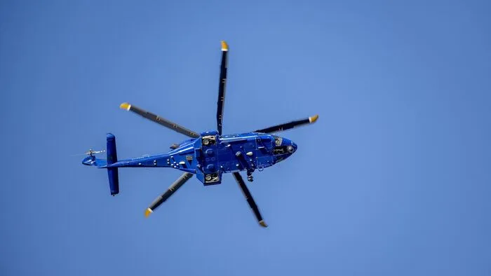 Egy rendőrhelikopter vette észre a lángoló tanyát