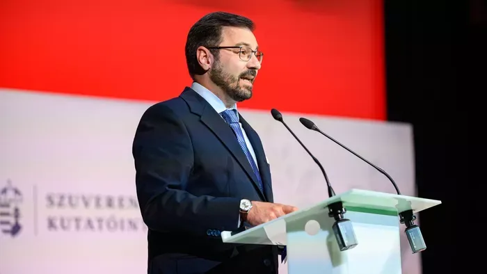 „A magyar szuverenitást politikai szürkezóna fenyegeti"