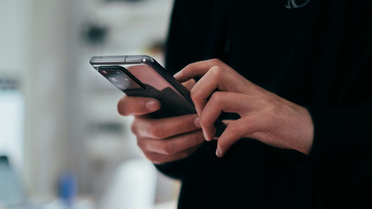 telefon, okostelefon, mobiltelefon, mobil, PIN-kód, hackerek, app, alkalmazás
