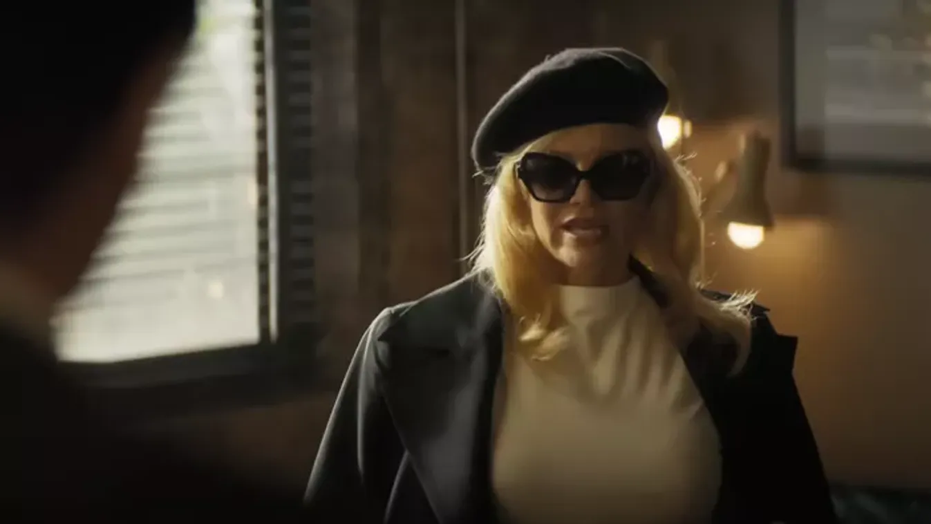 Csupasz pisztoly: Liam Neeson még Pamela Andersont is térdre kényszeríti a legújabb trailerben