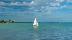 Le kell mondani a nyaralást? Hihetetlen dolgot találtak a Balaton vizében