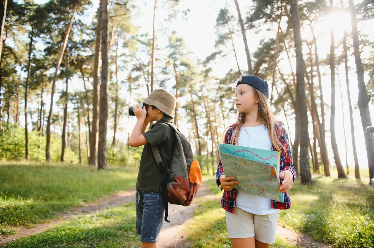 Happy,Excited,School,Children,With,Backpacks,In,Casual,Clothes,Enjoying