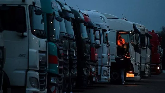 Rosszul lett a kamionsofőr, pillanatokon belül meghalt