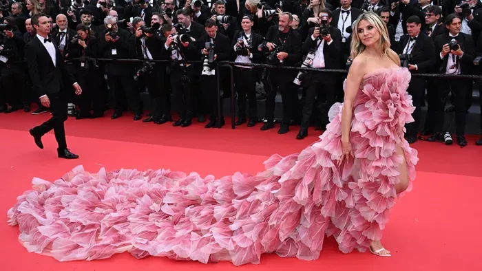 Heidi Klum 52 éves lett, brutálisan szexi bikiniben ünnepelt