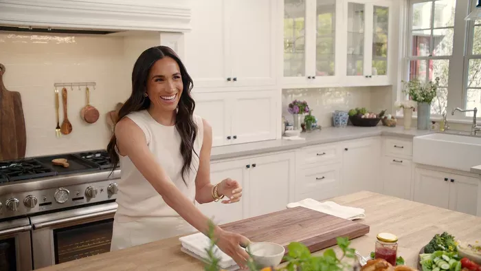 Meghan Markle durván nyalizik a Netflixnek, sztárral erősít