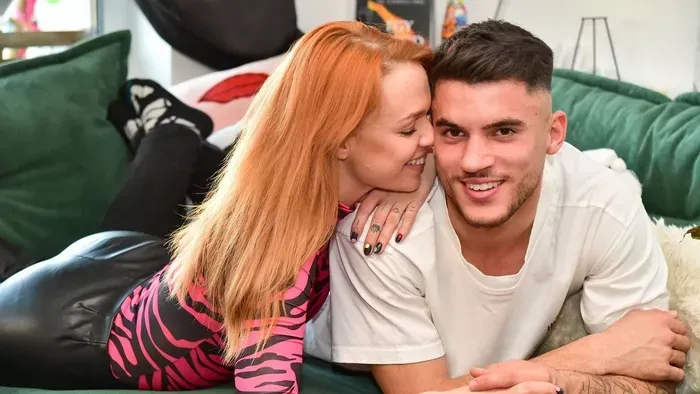 Yamina szexi ruhában állt oltár elé: nem ő volt az első