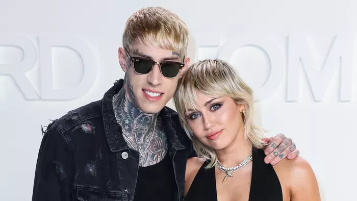 Miley Cyrus bátyja durva dolgokat állít volt barátnőjéről