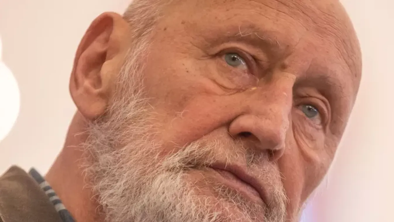 „Mielőbbi javulást kívánok a művész úrnak” – Hosszú idő után előkerült egy friss fotó a halálos kórral küzdő Reviczky Gáborról