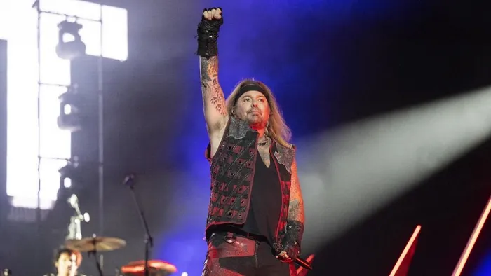 Újabb repülőgép baleset történt, a Mötley Crüe frontemberének magángépe zuhant le