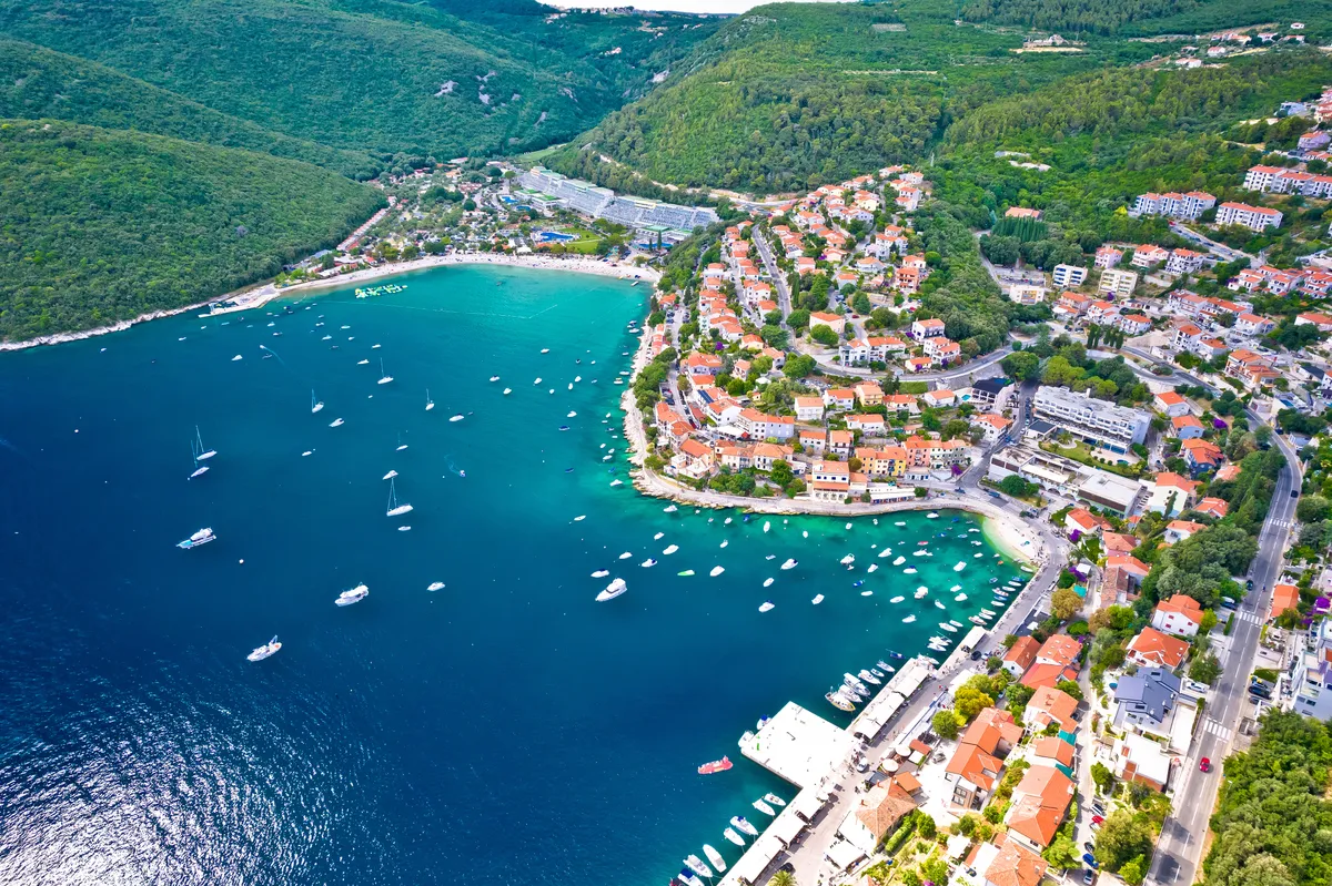 Isztria, Labin, tenger, panorána