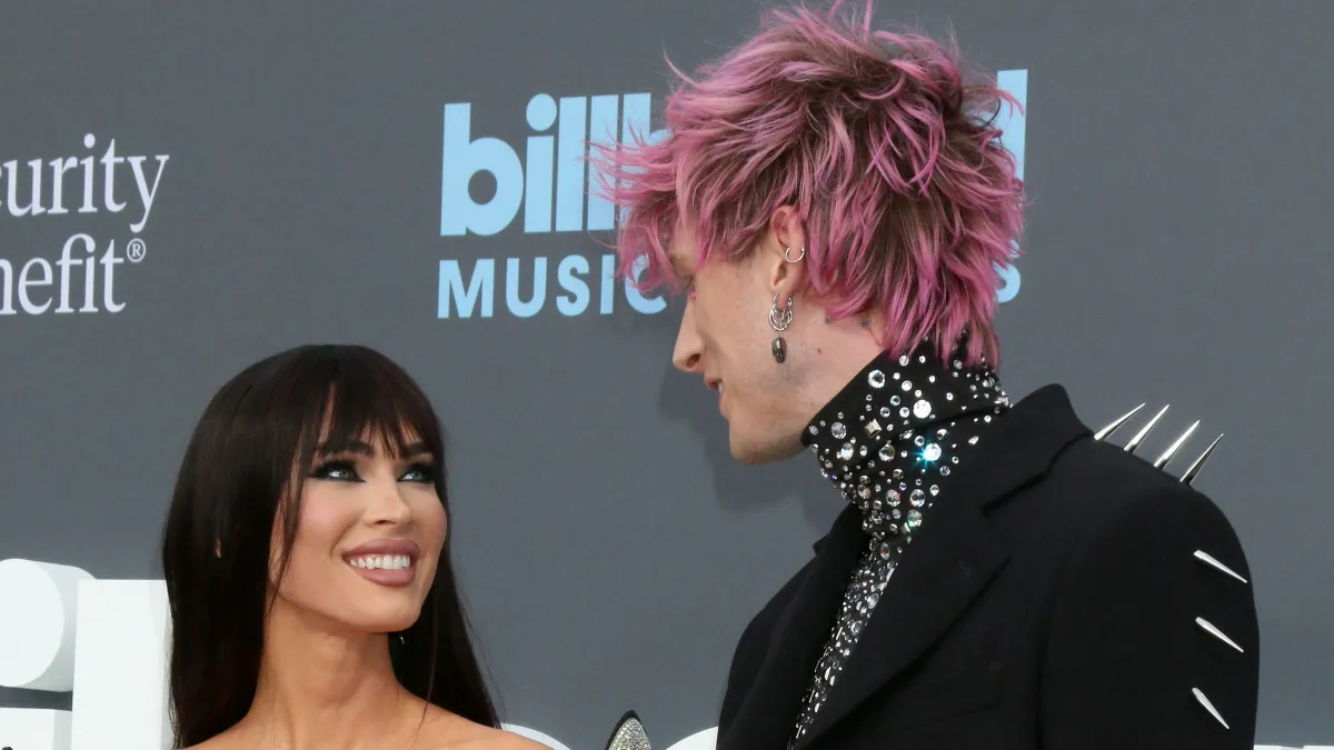Megan Fox és MGK három hónap titkolózás után végre felfedték közös kislányuk nevét