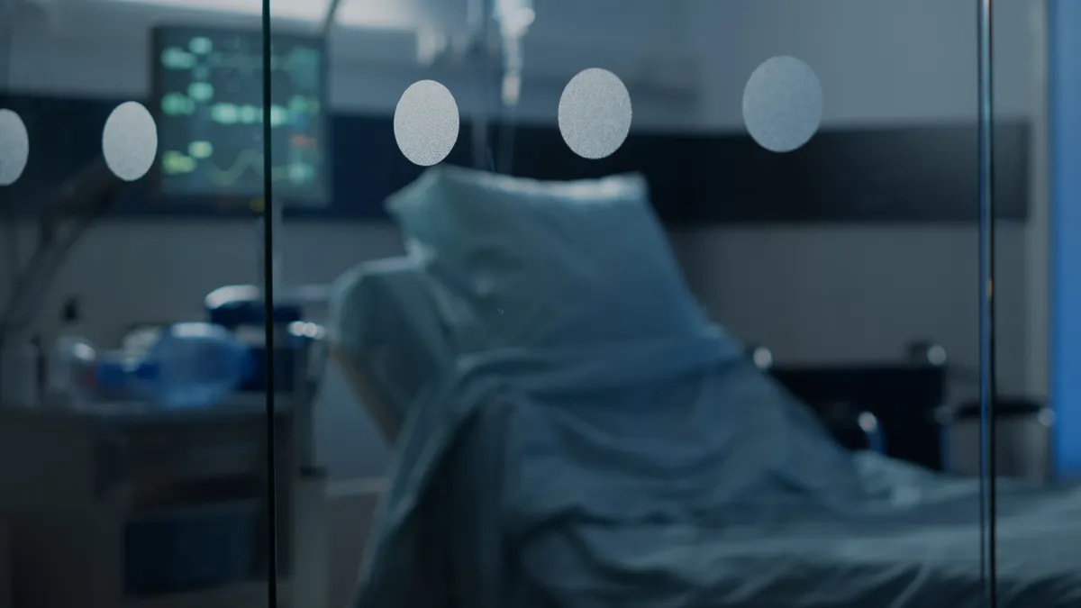 Nobody in emergency hospital ward at healthcare facility
