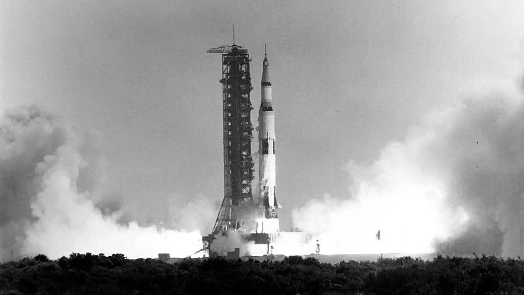 Holdra szállás, Apollo-11, Columbia űrhajó,  A Holdra szállás hősei: Neil Armstrong, Buzz Aldrin, Michael Collins. 