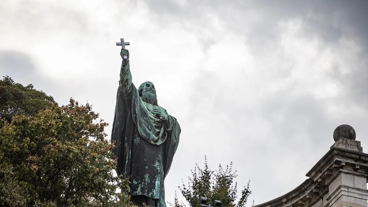 A Gellért-hegy látnivalói: eldugott mesebeli részletek, amiket még tuti te sem ismertél