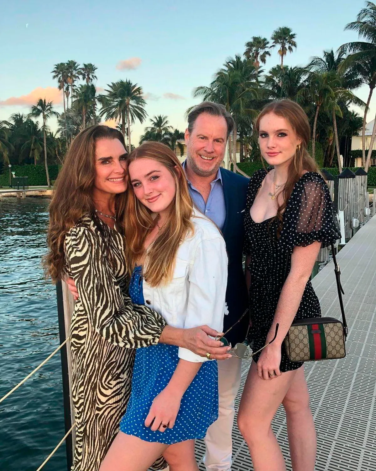 Brooke Shields-nek két lánya született férjétől, Chris Henchy-től