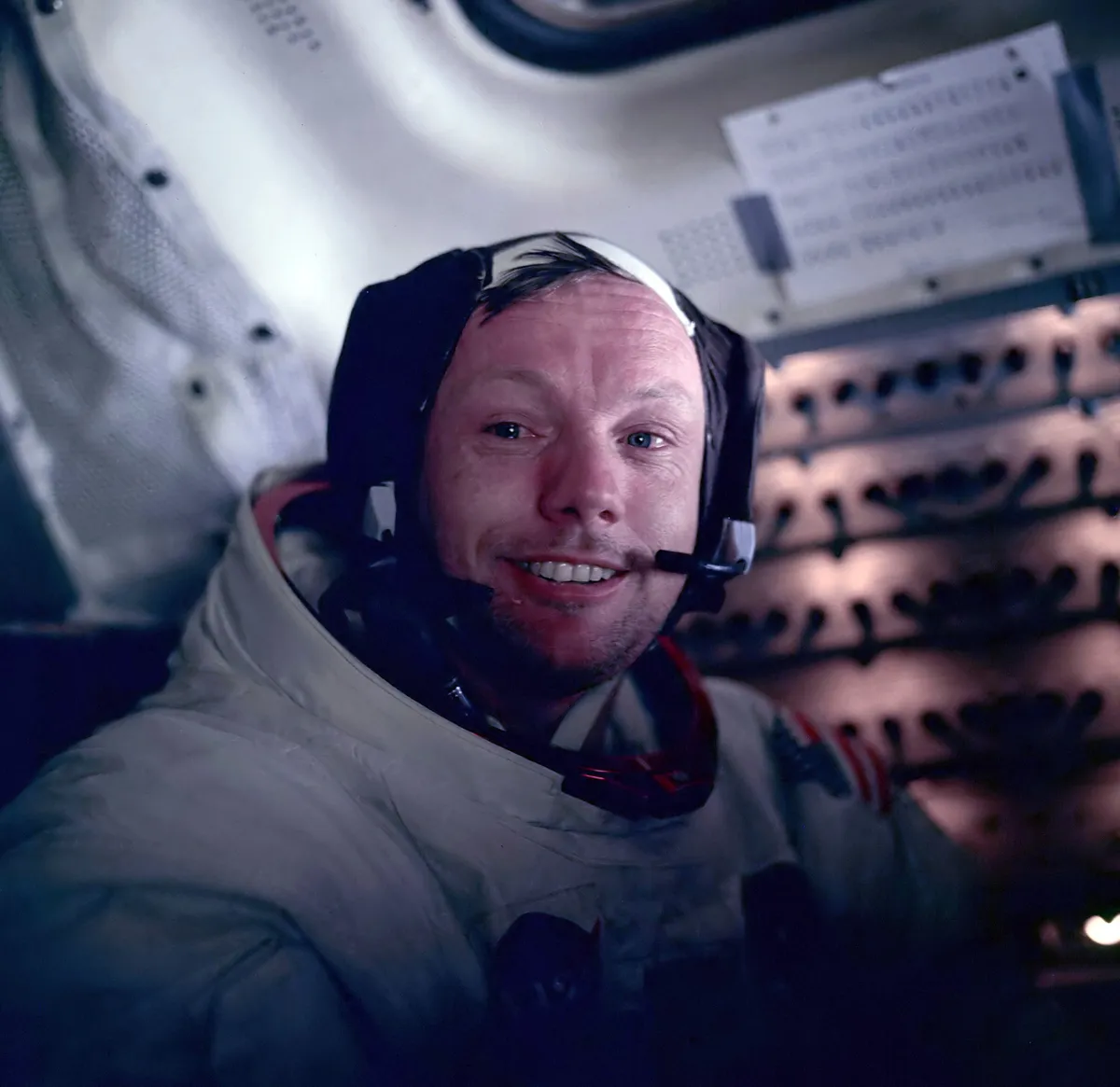 Holdra szállás, Apollo-11, Columbia űrhajó,  A Holdra szállás hősei: Neil Armstrong, Buzz Aldrin, Michael Collins. 