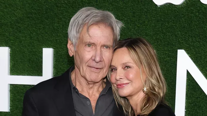 Mi történhetett? Sokkolóan néz ki Harrison Ford felesége