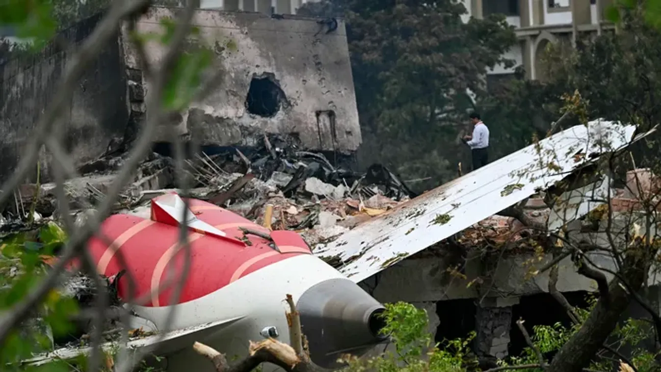 Súlyos döntést hozott utolsó lélegzetvételével a lezuhant Air India gép pilótája