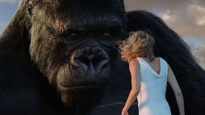 Hány ember győz le egy gorillát? Cápán és kokós macin is kipróbáltuk a mozikban!