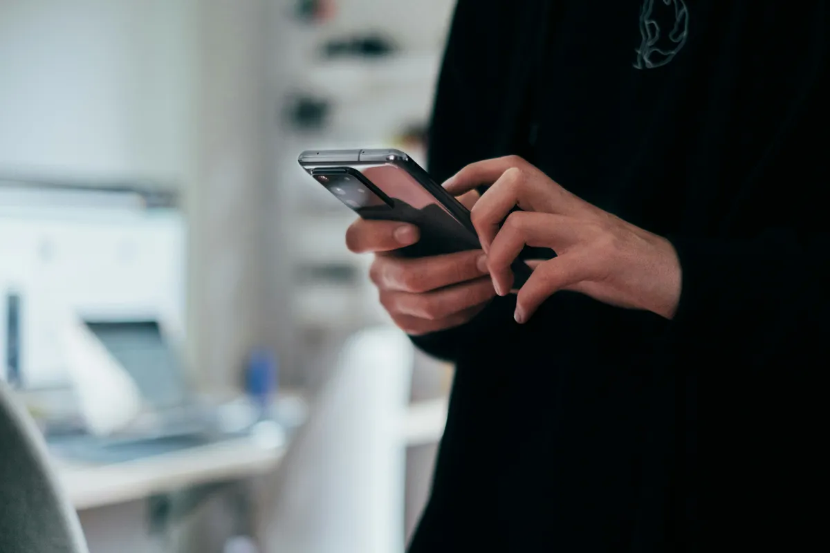 telefon, okostelefon, mobiltelefon, mobil, PIN-kód, hackerek, app, alkalmazás