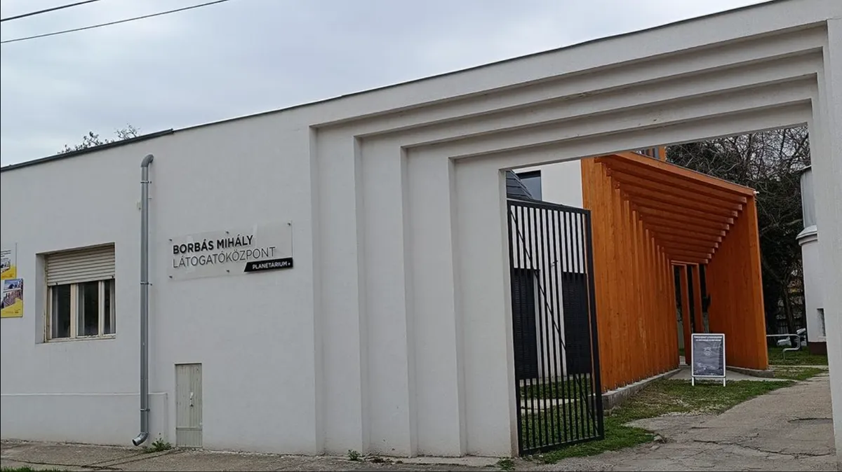 Baja látnivalói, Borbás Mihály Látogatóközpont, csillagvizsgáló