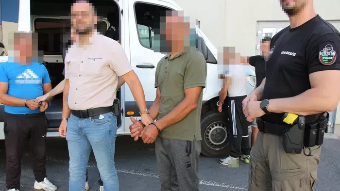 Rajtaütés során csaptak le egy profi betörőbandára