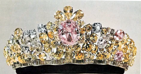 gyémánt, hatalom, átok, tragédia, Noor-ul-Ain tiara 