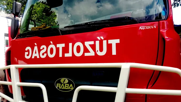 Oszlopnak csapódott egy autó Balatonalmádiban