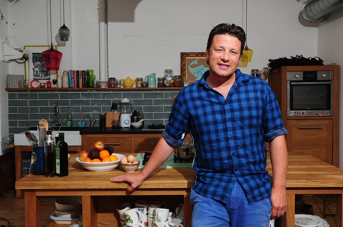 A The Naked Chef sztárja minden befolyását kihasználja, hogy segítsen a diszlexiásokon. 