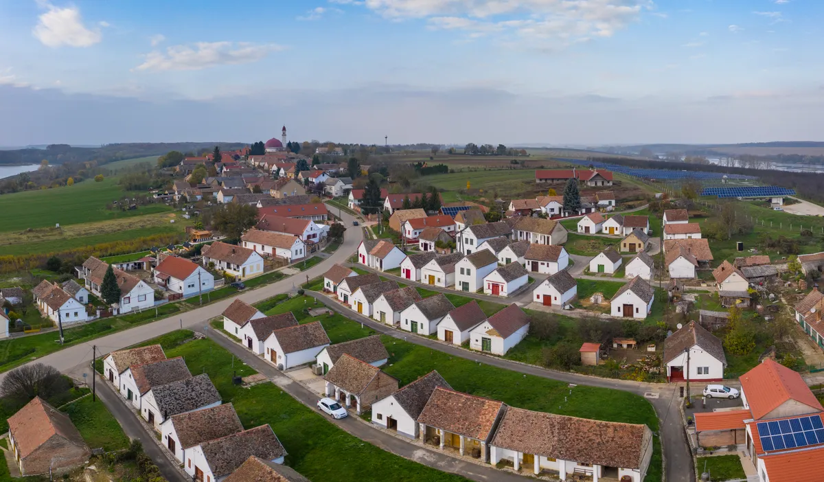 Palkonya, Villányi borvidék, pincesorok, település légifotó