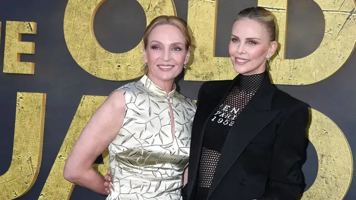 Netflix: Charlize Theron így tiporja a földbe Uma Thurmant
