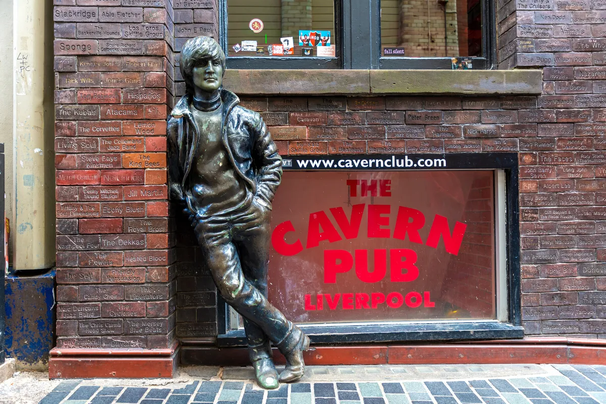 Liverpool, Cavern pub, John Lennon-szobor