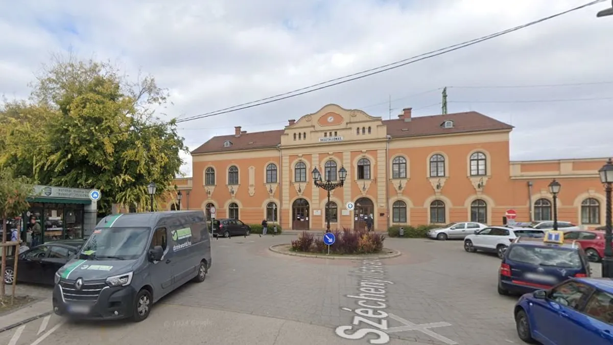 "Ráfeküdt a kisfiamra" - Dráma a váci vasútállomáson: anyja karjai közül próbálták elrabolni Beatrix ötéves fiát