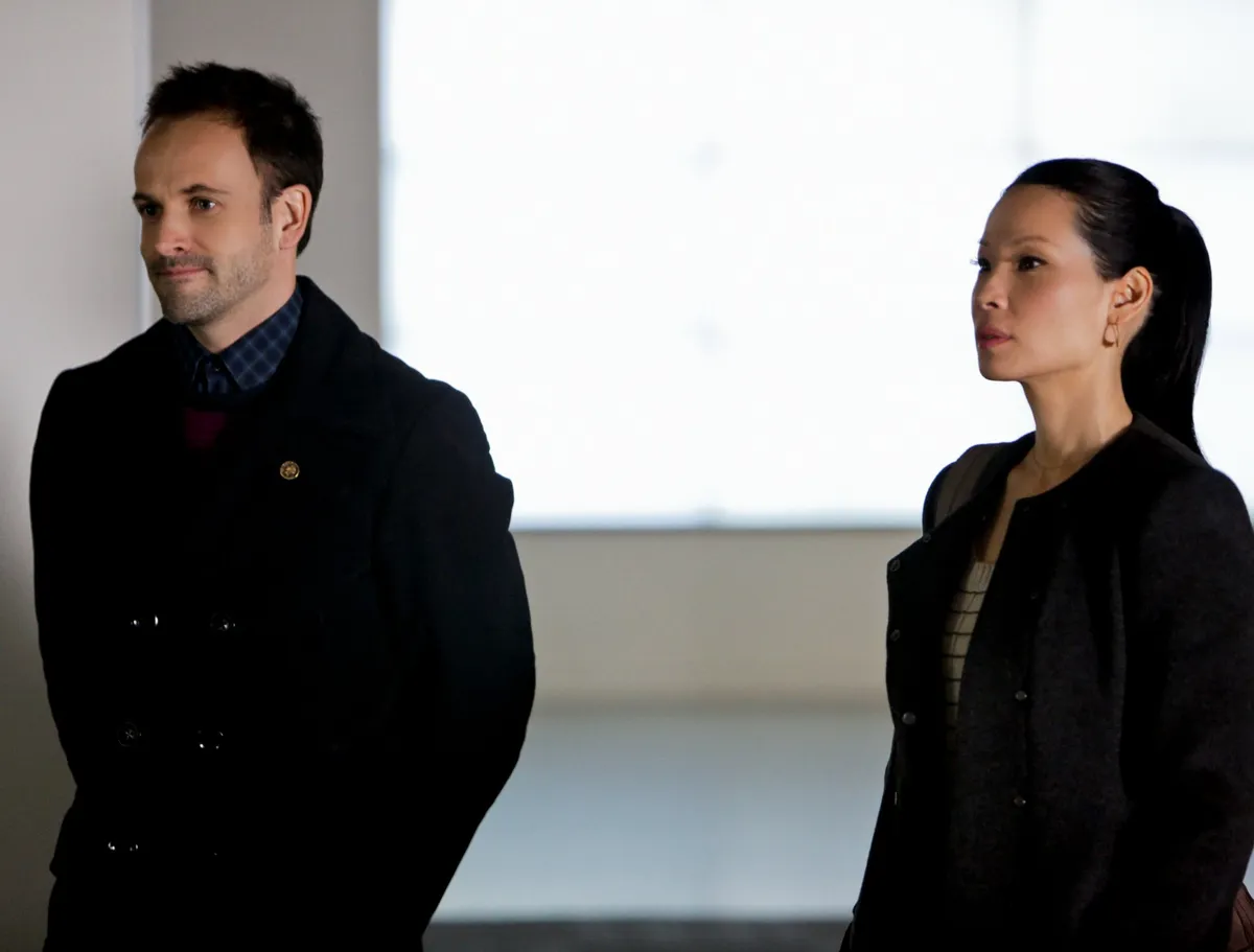 Jonny Lee Miller Sherlockja sokkal emberibb és sebezhetőbb, mint bármelyik korábbi feldolgozásban (Fotó: Patrick Harbron / forrás:imdb)