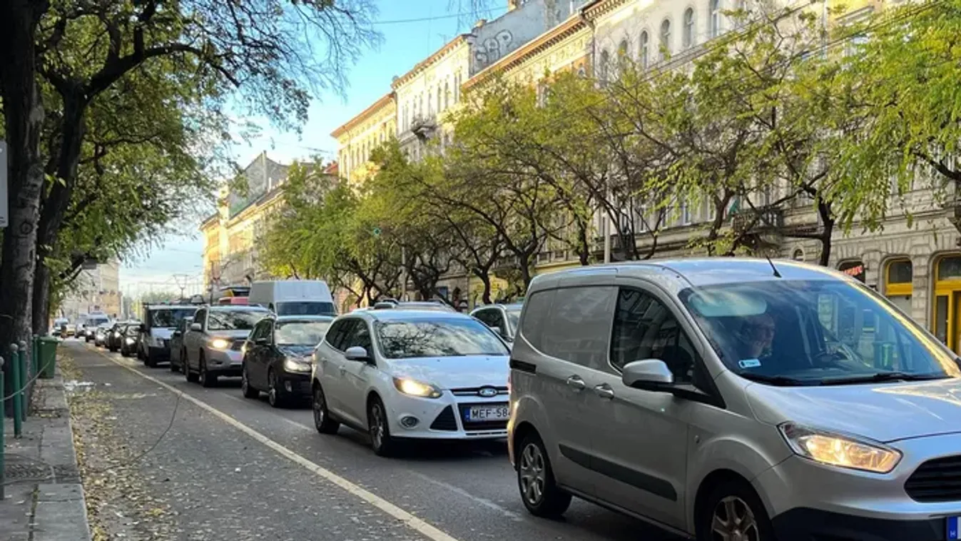 Autók dudálásától hangos Budapest: komoly baleset történt
