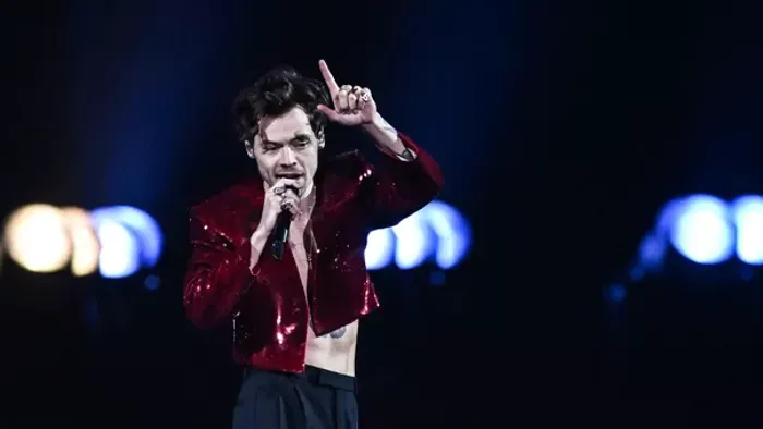 Kilépett a skatuláyból Harry Styles, ő az új barátnője