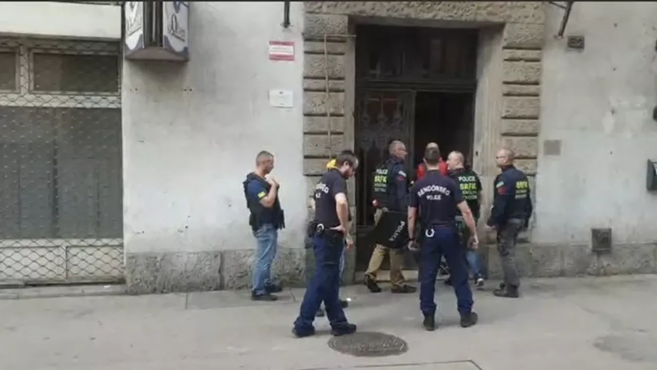 Elképesztő razzia folyik a VIII. kerületben, előkerültek a golyóálló mellények