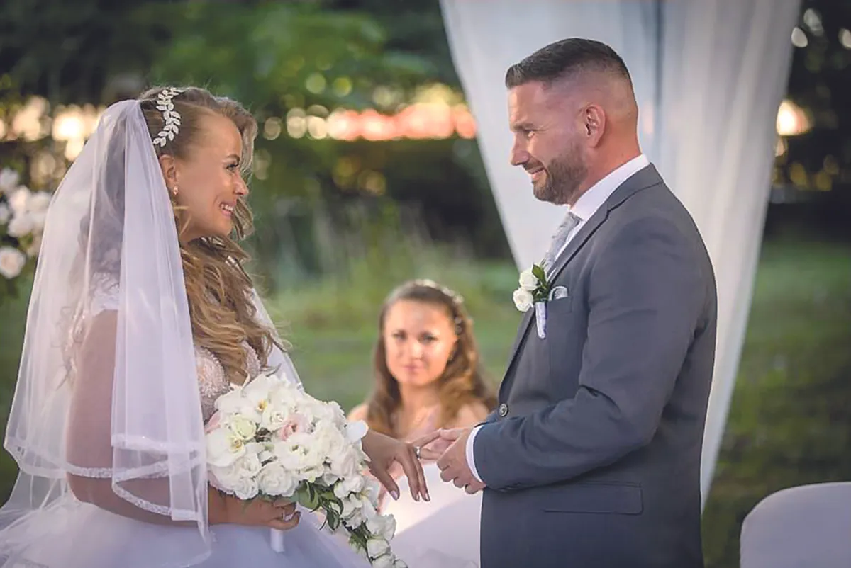 Valóság rovatban Sinka Zsolt Popey erősember, aki a feleségét is a szájával húzta be az oltár elé - BORS
