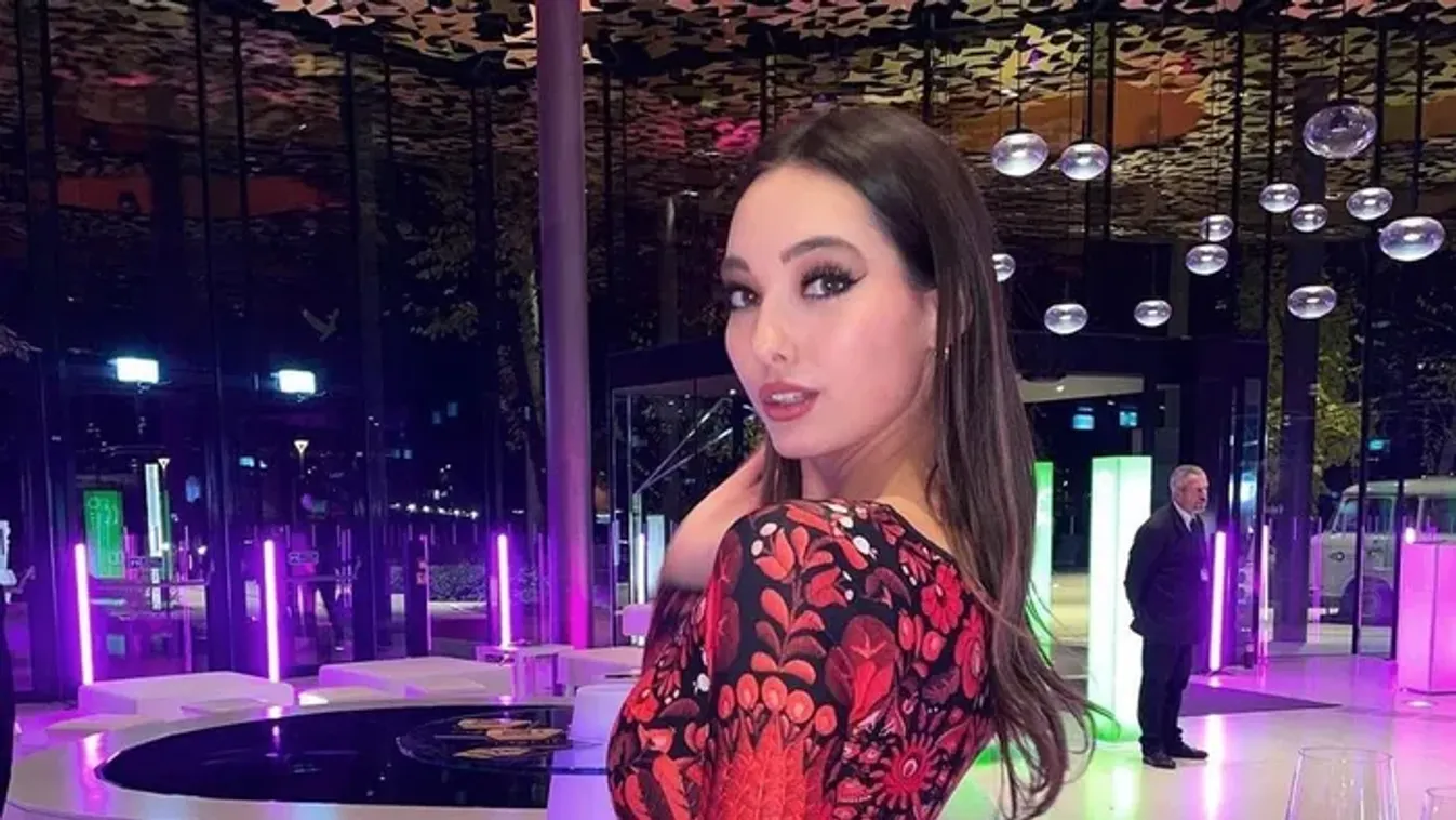 Hunyadi Donatella bepasizott? Ezzel a jóképű, rejtélyes idegennel nyaral