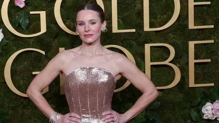 Nagyon forró: egy szál zokniban ünnepel Kristen Bell
