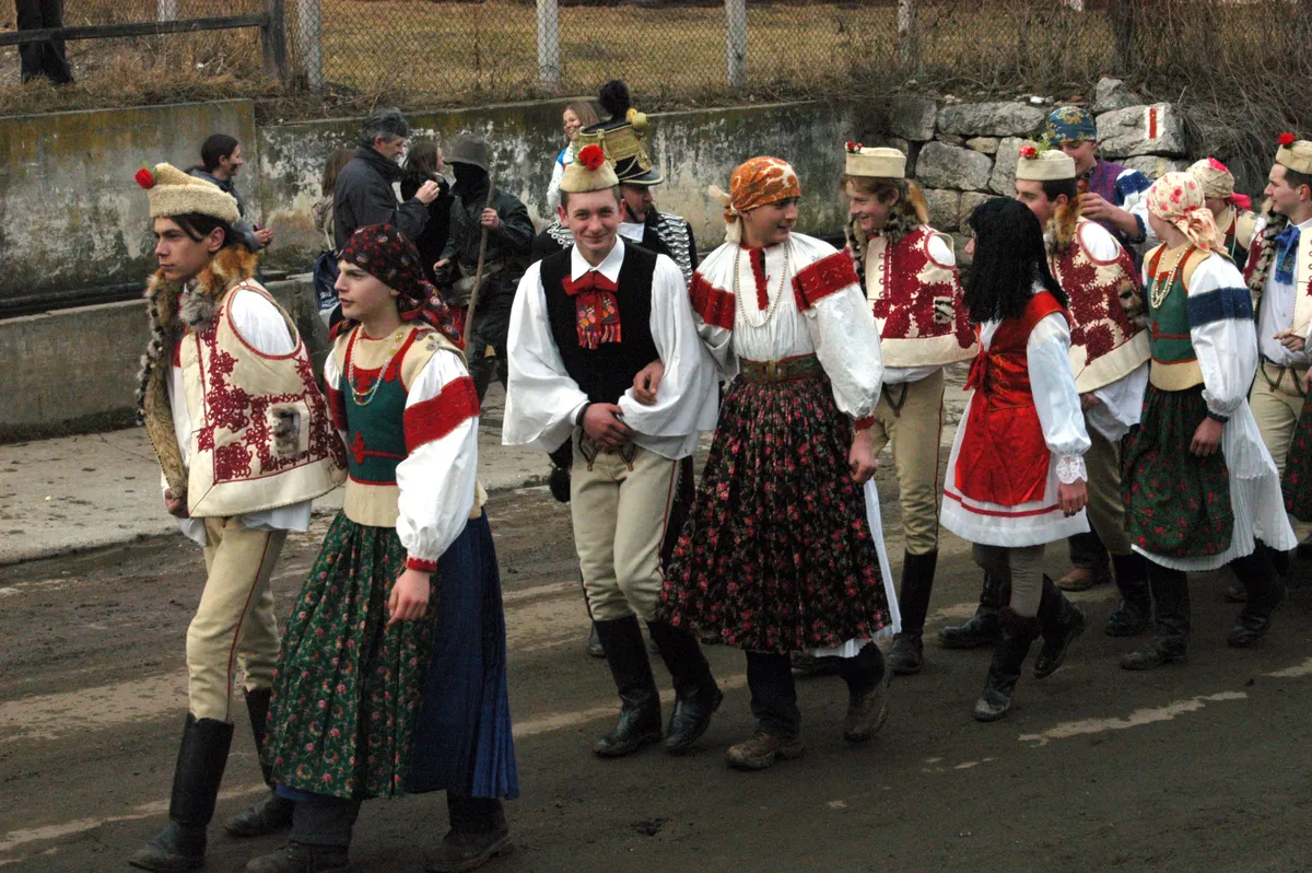 Rimetea,,Romania,-,February,28,,2004:,Unidentified,Villagers,Of,Rimetea,torocko