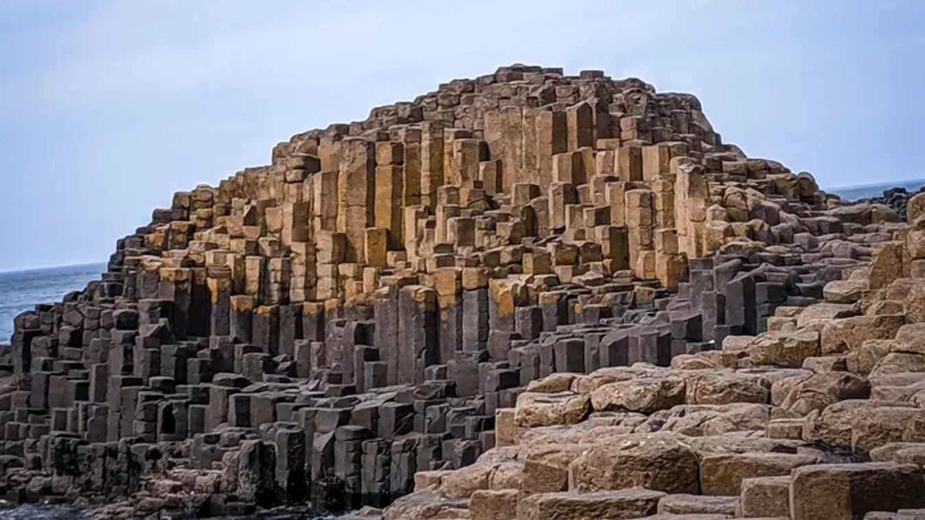 A varázslatos Giant’s Causeway: elvesztünk az óriások útjának bazaltoszlopai között