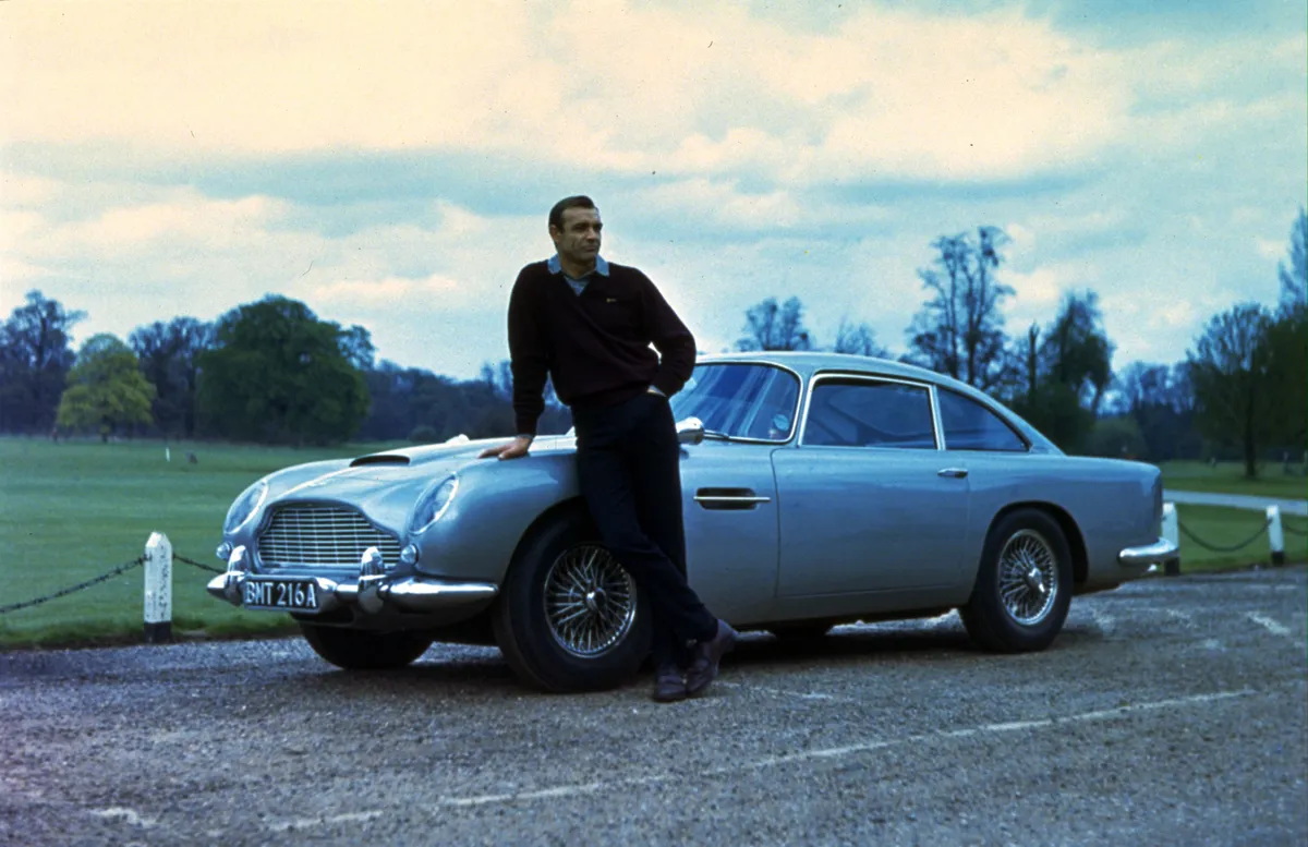 James Bond kedvenc járműve volt az Aston Martin DB5 modellje (Fotó: Danjaq Productions)