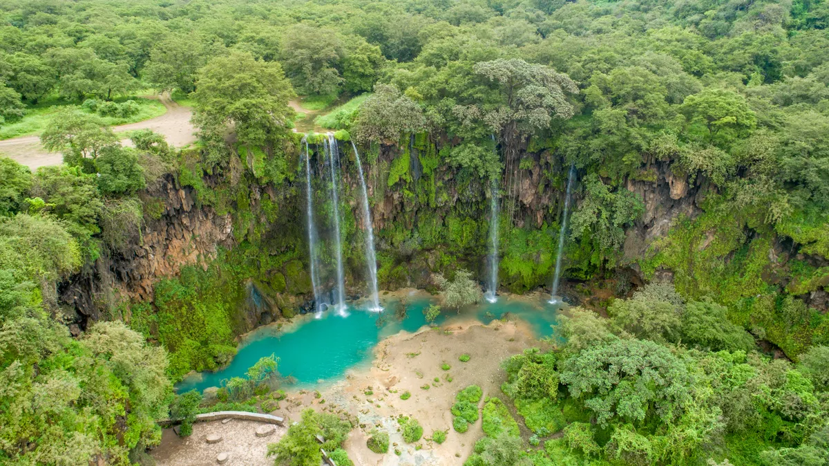 Salalah, Omán, Ayn Athum vízesések 