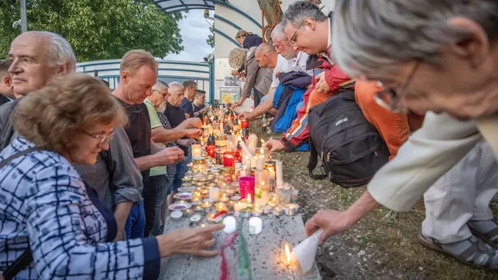 Gyertyagyújtással emlékeztek a halálra vert férfire