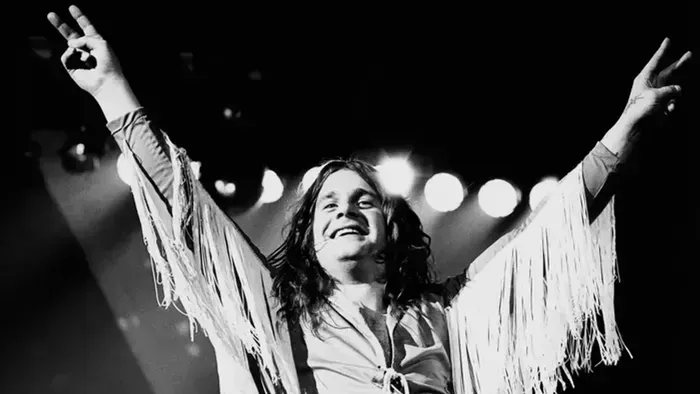 Többezres tömeg búcsúzik Ozzy Osbourne-tól