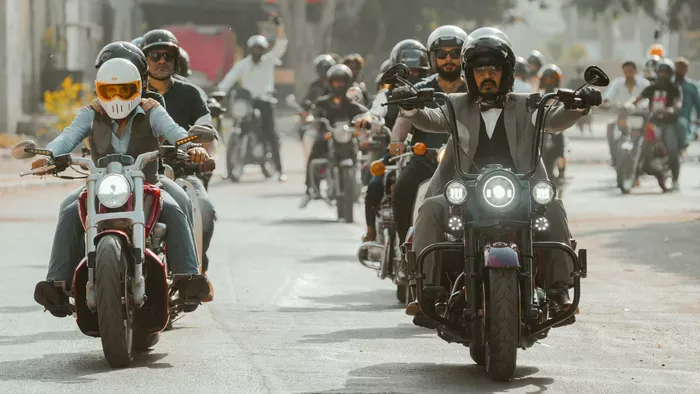 Zaklatták, 1500 motoros kísérte el védelmezve a bálba