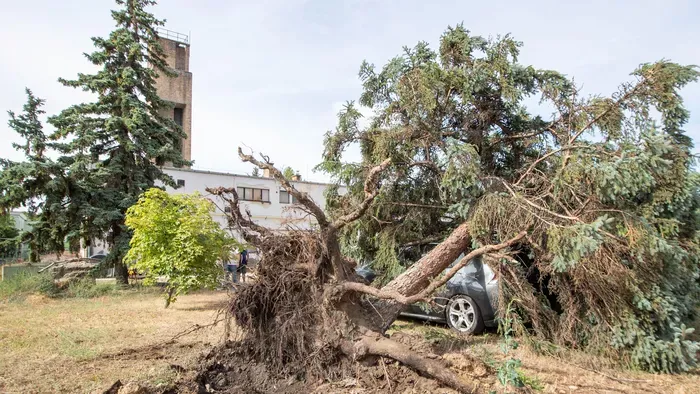 Életbe lépett a vészterv, 30 éve nem volt ilyen vihar